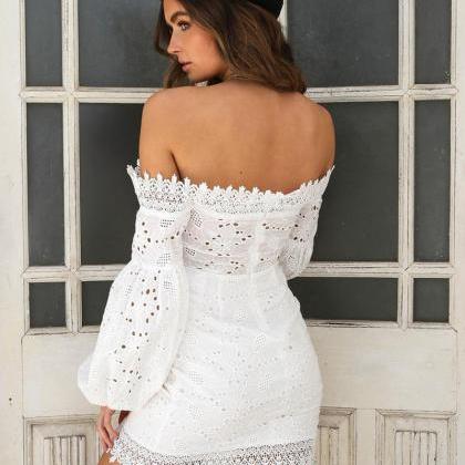 Embroidered Splicing One-shoulder Long Sleeve..