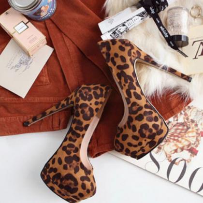 Leopard Printed Leather High-heeled Shoes..