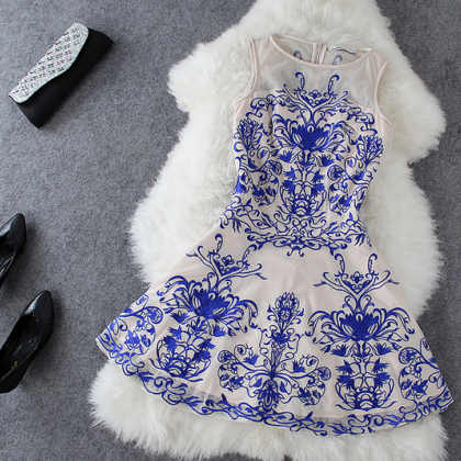 The 2015 Blue And Nude Porcelain Sleeveless Dress..