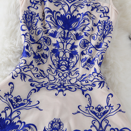 The 2015 Blue And Nude Porcelain Sleeveless Dress..